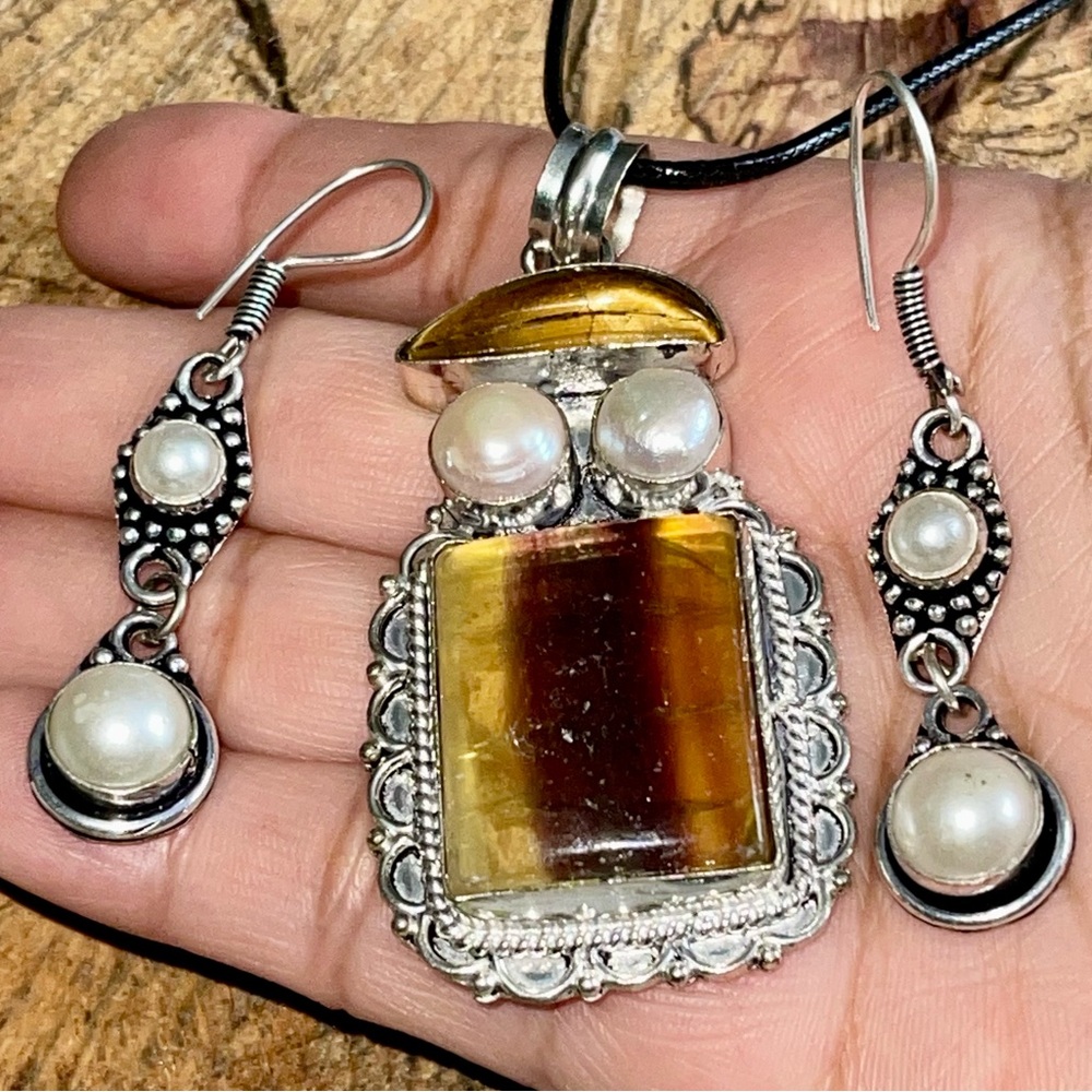 Beautiful Set of Tigereye & Bluster Pearl Pendant & Earrings